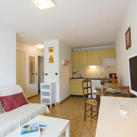 Apartamento La Croix Du Sud-3 By Interhome
